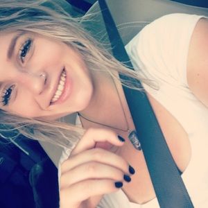 Meet your Posher, Caitlin